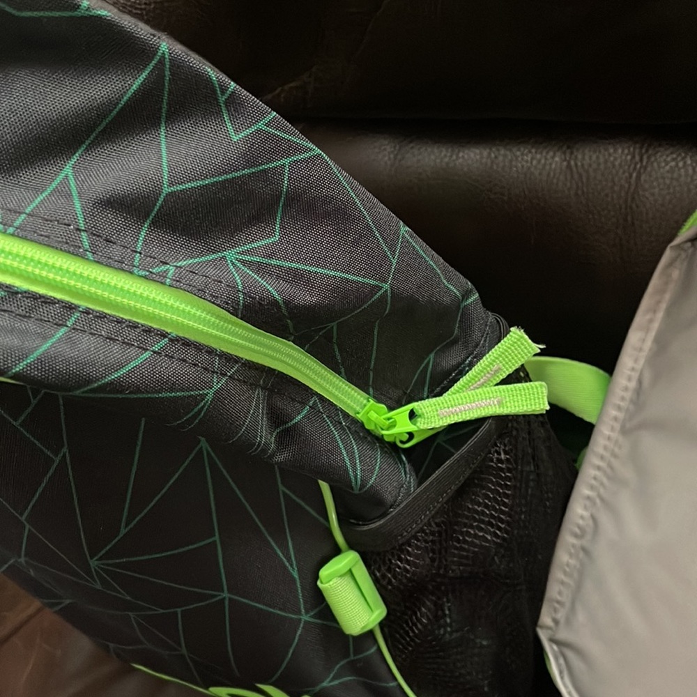 Reebok Stamina Backpack with detachable lunch Bag New - Picture 10 of 13